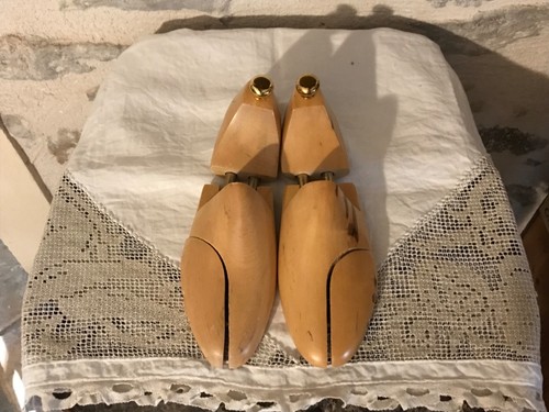 Paire embauchoirs bois de - en,