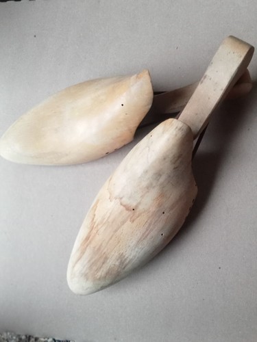 Anciens embauchoirs en bois - anciens,
